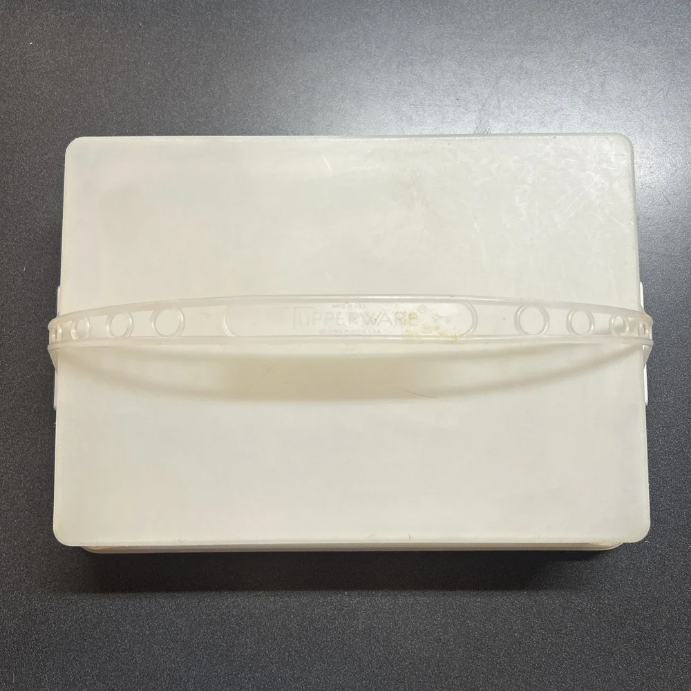 Tupperware Cake Carrier